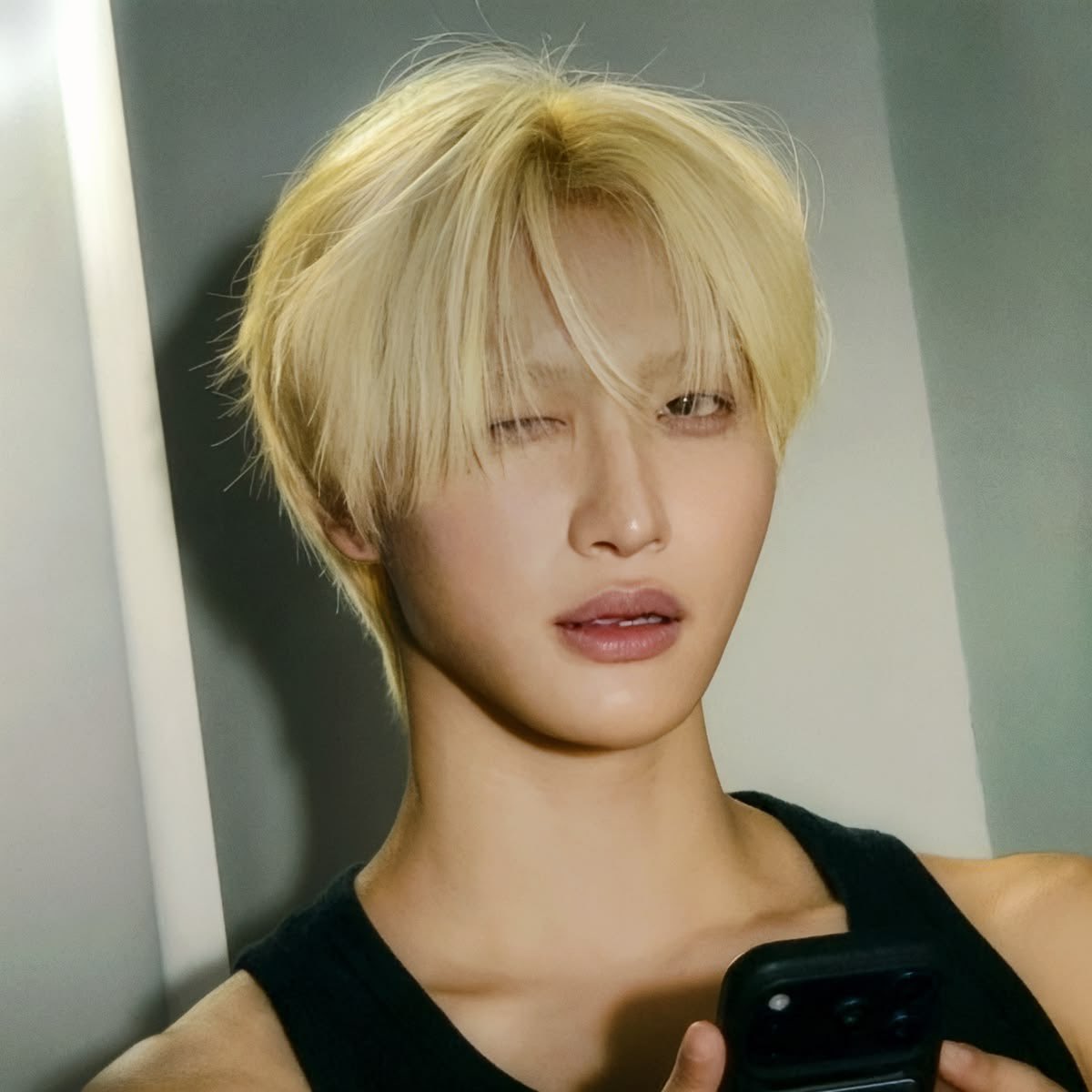 hwabites's tweet photo. hj who spots sh across the bar and thinks he’s sooo pretty and seems so innocent — he approaches him bc he can’t resist and one thing leads to the other and they end up at hj’s … turns out sh is an experienced sub and hj discovers a few things about himself that night https://t.co/MojJh9QdeZ