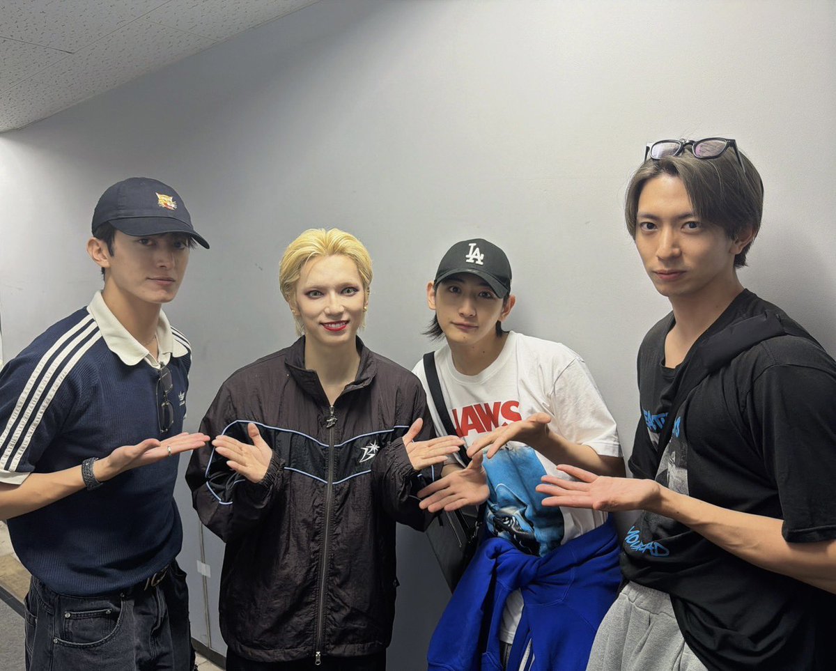 Hayate_ataka's tweet photo. 糸川耀士郎くんの1人音楽劇 #夜啼鳥
初日を観劇させていただきました！

最初から最後まで圧倒的なパフォーマンスで終始引き込まれました

勉強になることばかりで耀士郎くんの背中の大きさを改めて感じました
本当にかっこよかったです！

千秋楽までお身体に気をつけて、駆け抜けてください！ https://t.co/bs5RGouPxs