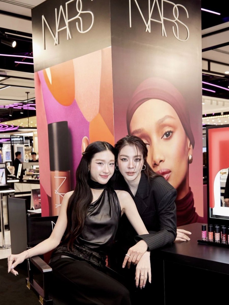 FayeAtom_TH's tweet photo. ขอขอบคุณ NARS Thailand ที่ให้เกียรติเชิญ พี่ฝ้าย และ น้องอะตอม เข้าร่วมงาน NARS BLUSH WITH FAYEATOM ในครั้งนี้นะคะ 🤍

รู้สึกดีใจและเป็นเกียรติที่ได้เห็นทั้งสองคนเป็นส่วนหนึ่งของงานในบรรยากาศที่เต็มไปด้วยสีสันและความประทับใจ ขอบคุณสำหรับการต้อนรับและการดูแลเป็นอย่างดี รวมถึงการมอบโมเมนต์น่ารัก ๆ ให้แฟน ๆ ได้ร่วมเก็บความทรงจำไปด้วยกัน

หวังว่าจะมีโอกาสได้เห็นพี่ฝ้ายและน้องอะตอมร่วมงานกับ NARS Thailand อีกในอนาคตนะคะ ✨

ด้วยความขอบคุณจากบ้านแฟนคลับ FAYEATOM 💛🍑

NARS BLUSH WITH FAYEATOM

#NARSTHxFAYEATOM
#NARSThailand  
#บลัชชัดติดทน 
#FayeAtom 
#FayePeraya #AtomPariya