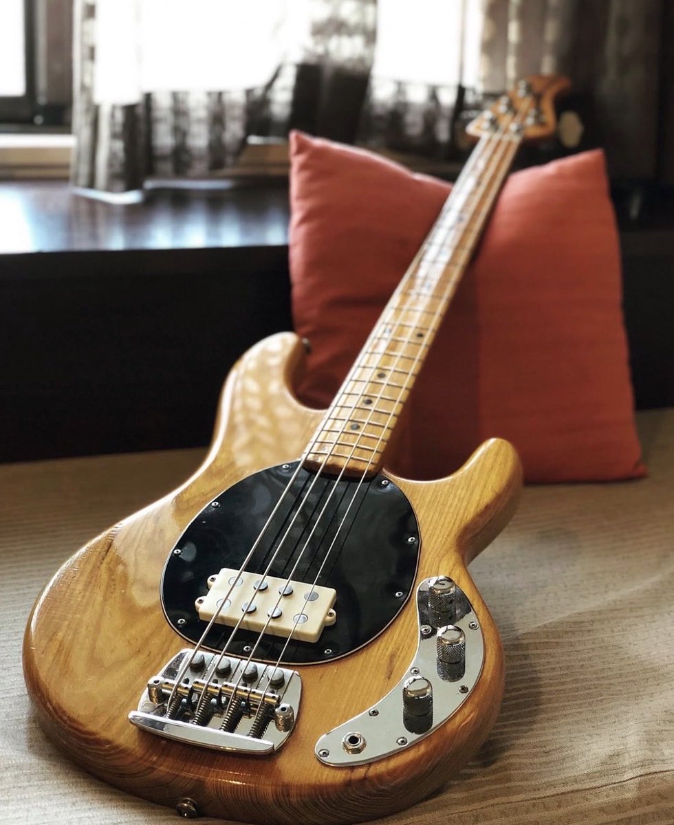 BassMagOnline's tweet photo. A beautiful 1977 Music Man Stingray 🔥

@haikarasan30 https://t.co/TeJHYJqj4x