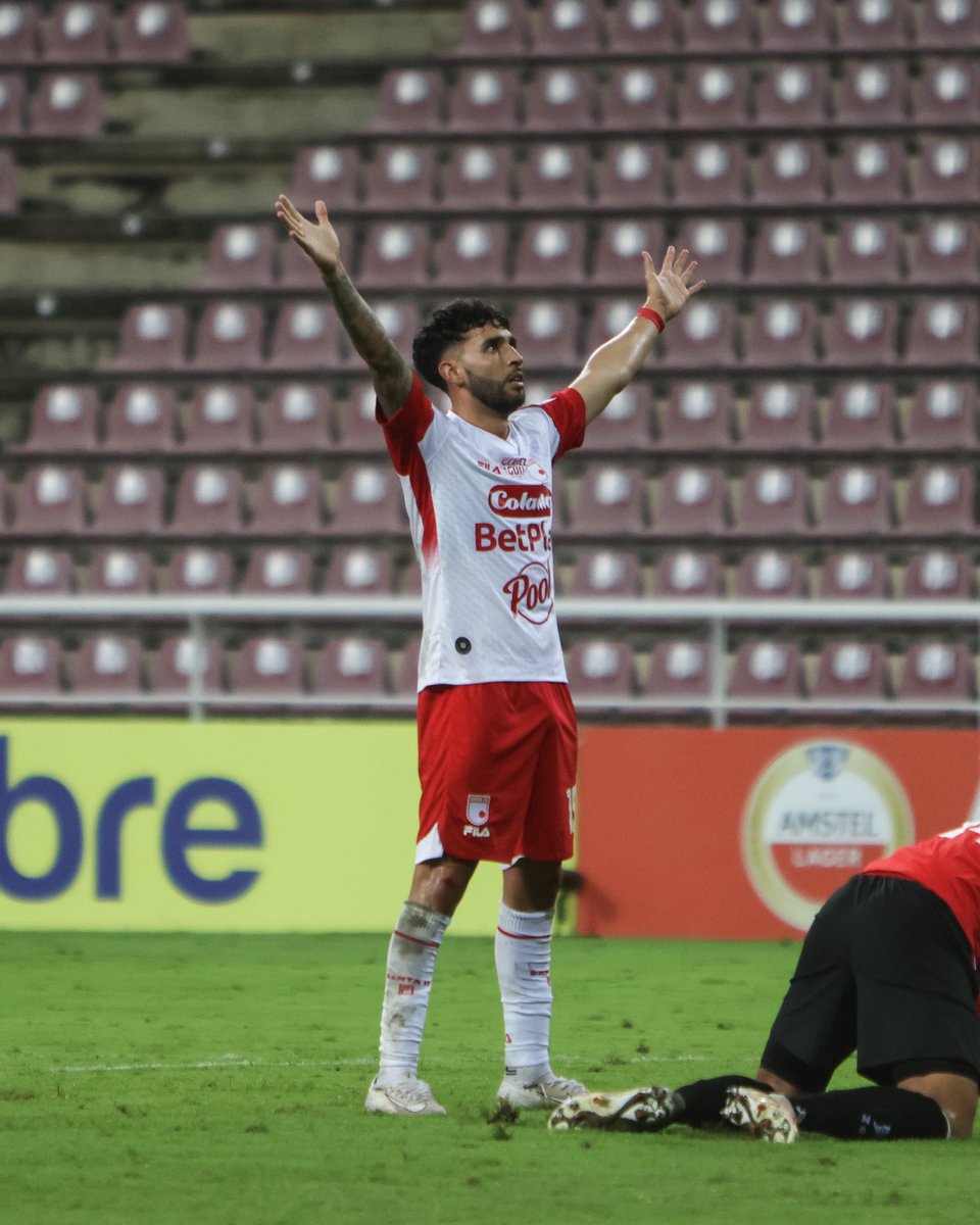 SantaFe's tweet photo. ¡El protagonista de nuestro rugido 🦁⚽️!

Nahuel 🔥🇦🇷

#VamosSantaFe https://t.co/jQ3XqYXuyp