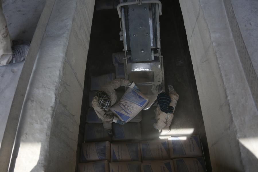 XHNews's tweet photo. Thick plumes of coal smoke, thunderous roar of machinery that have operated for over half a century echo across Pul-e-Khumri city, as state-owned Ghori Cement Plant in northern Baghlan province continues to transform Afghanistan's unique stones, raw minerals into high-quality cement, forging foundations of strength, nation-building https://t.co/9r2LAQBM6x