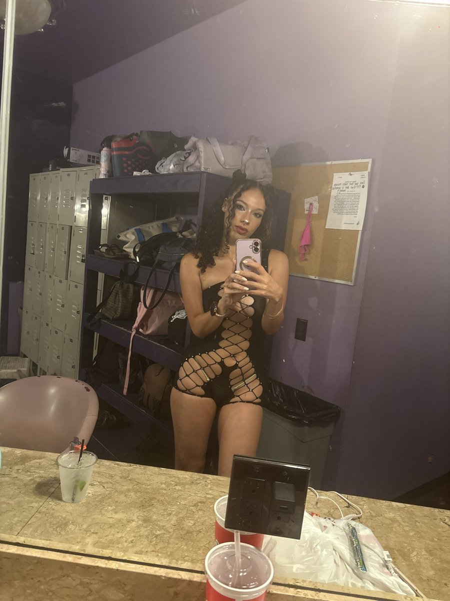 PsyRenXO's tweet photo. Phoenix.

I'll be making tonight a little more interesting.

If our paths cross, introduce yourself.

🌊🖤

#GentlemansClub #LuxuryFindom #CashMeet https://t.co/ugAm46zrl2