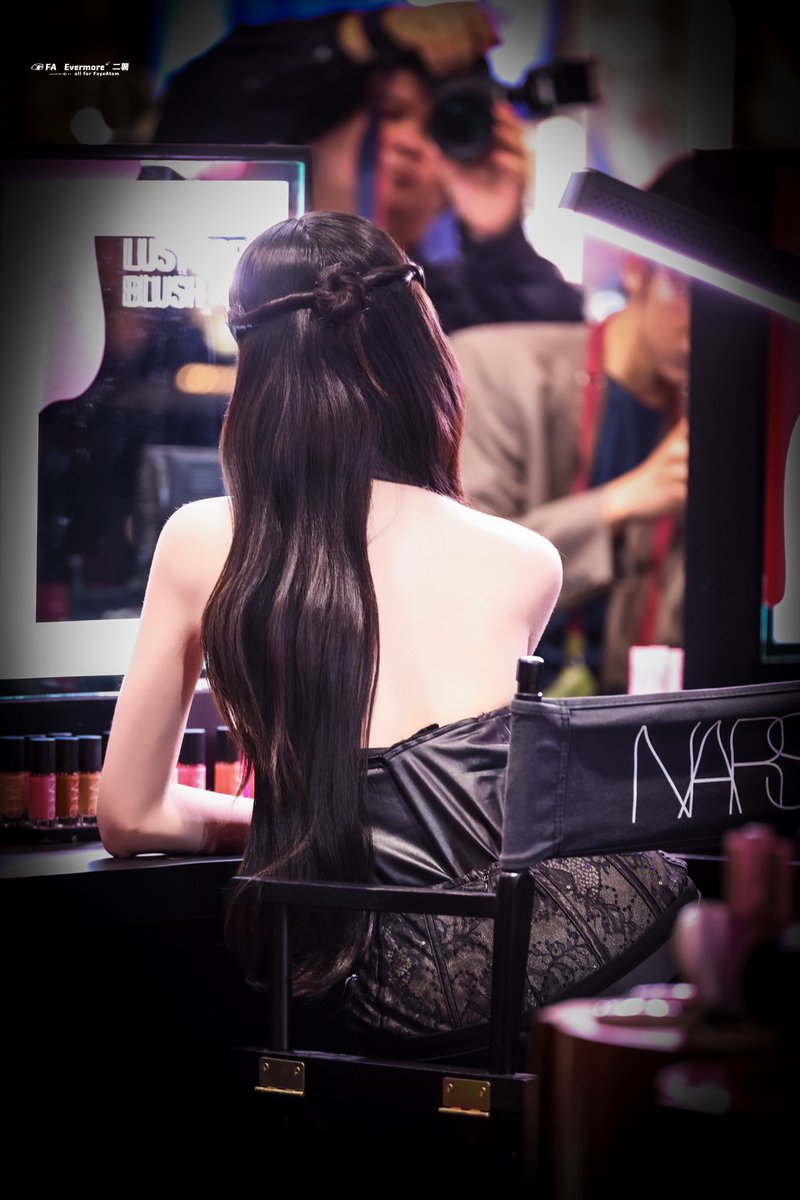 Bo_bbi2's tweet photo. The drool just betrayed me and started dripping from the corner of my mouth🤤

NARS BLUSH WITH FAYEATOM
#NARSTHXFAYEATOM https://t.co/xQsr4LaNoM