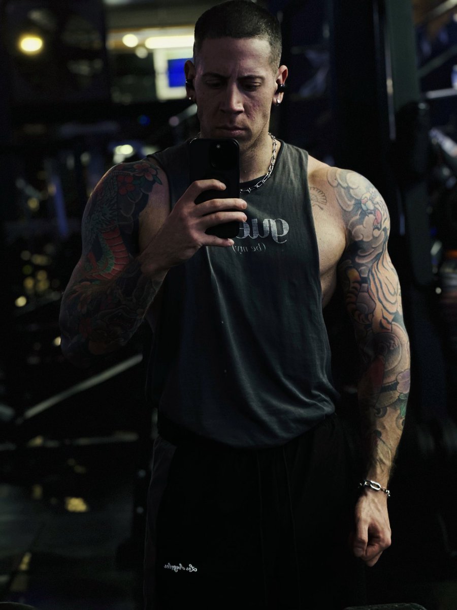 xxxginofit's tweet photo. Ustedes entrenaron hoy? Los leo 💪💪
#gym #gymbro #male #man #onlyfans #fitmodel #fit #model #tattooed #tattoo #muscle #bodycheck #photograph #lgbt #shoulders https://t.co/QGolyhVVbL
