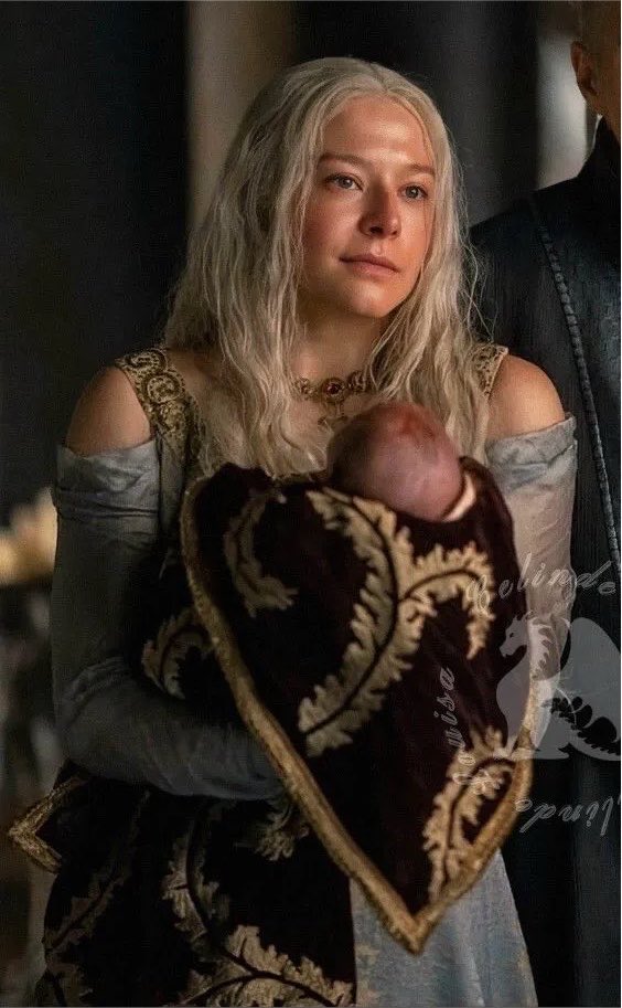 wingsirx's tweet photo. uma das coisas que mais me irrita é terem simplesmente abandonado o lado mãe da nyra depois da morte do jace. essa mulher ama os filhos mais que tudo e eu queria VER ela sendo mãe do joffrey, principalmente porque ele é o único filho que está ao lado dela, o mlk só vive dormindo 😭😭😭