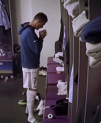 FAN11Futbol's tweet photo. Cuando logres el éxito nunca olvides a quién se lo imploraste. ❤️‍🩹🥺🙏 https://t.co/uXOwkEJ16L