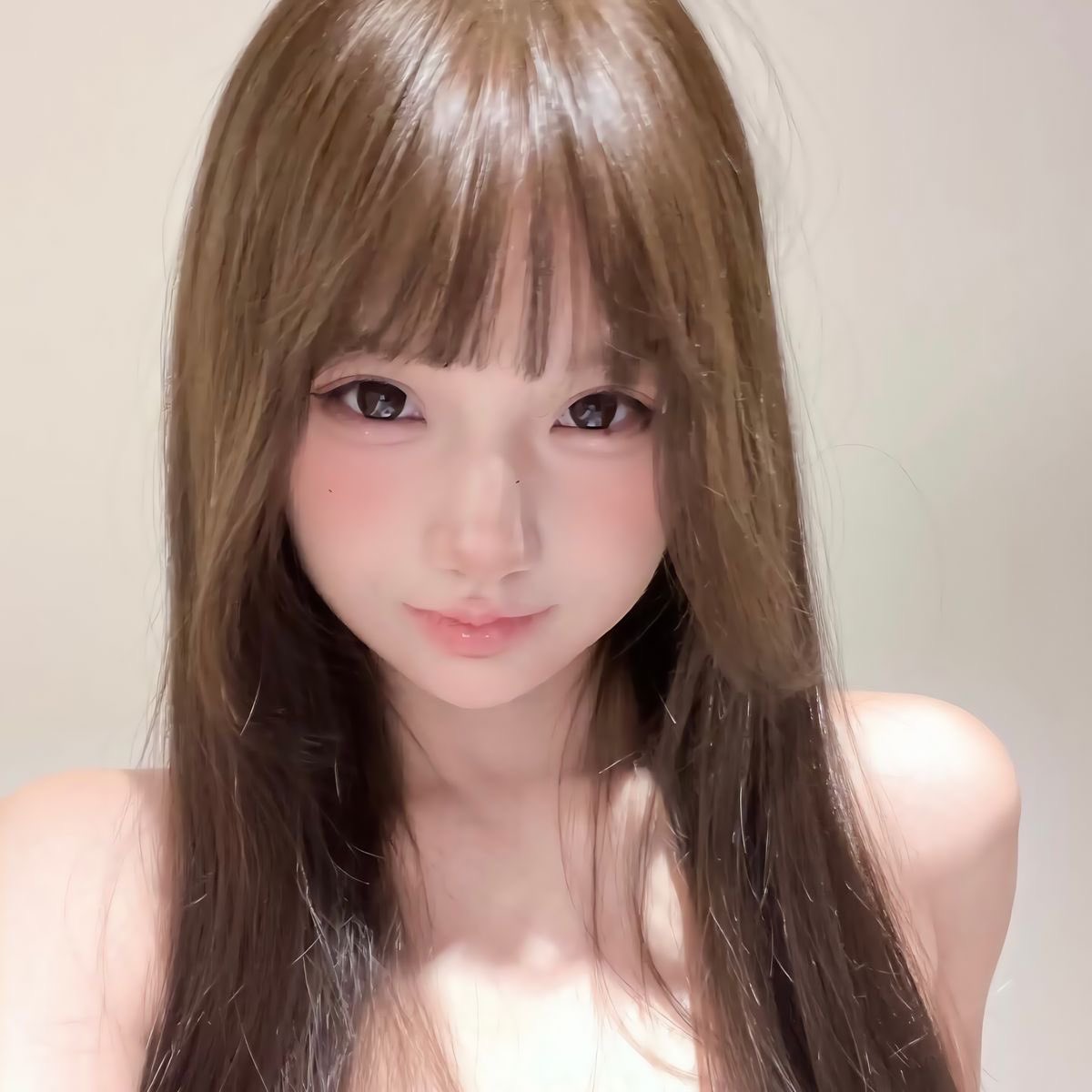 kimokimokimo00's tweet photo. 柔らかいブラウンヘア×ぽわぽわピンクメイクって罪深き組み合わせ…こんな可愛らしい女の子、全人類好きになっちゃうよね… https://t.co/czoF4dAwXg