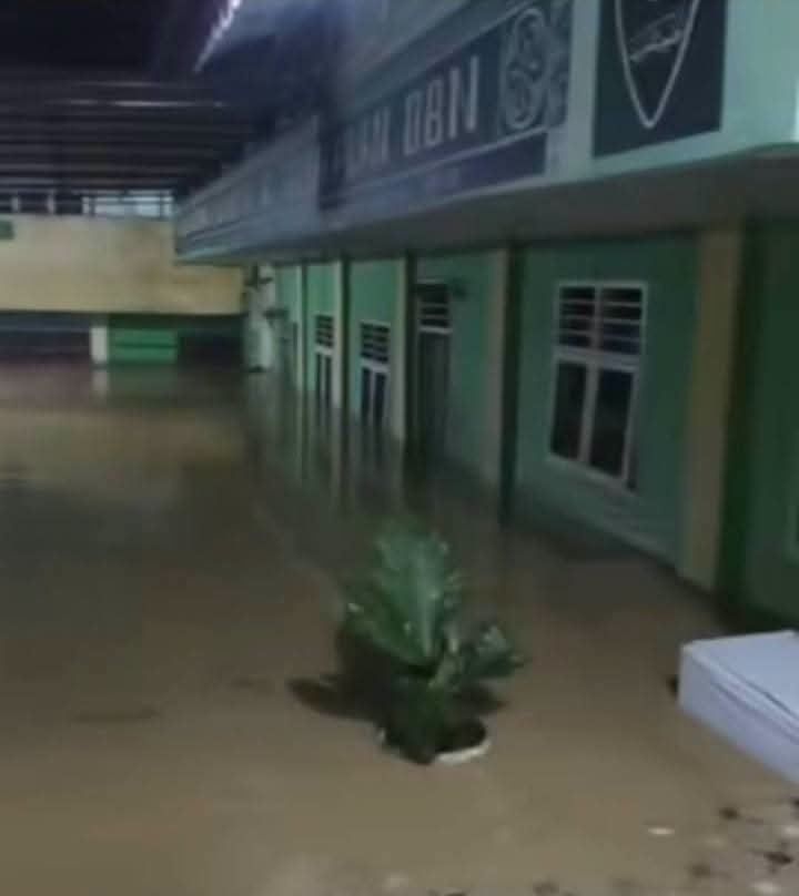 indepenSumatera's tweet photo. Banjir di serberlawan siantar malam tadi🥀 https://t.co/4utCdITfBv
