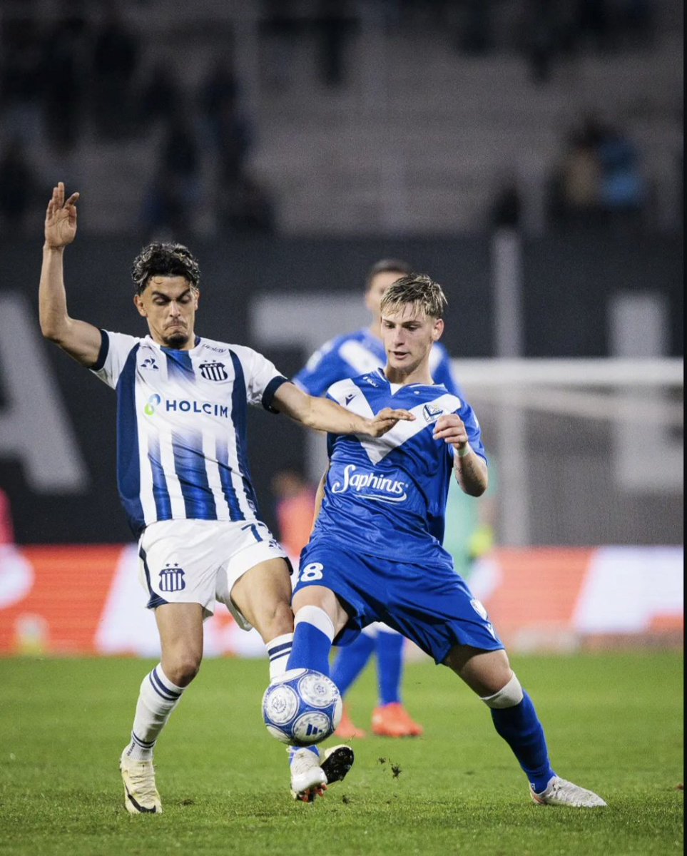 LPaganucci29's tweet photo. Triunfazo de #Vélez en Córdoba. 3pts que nadie esperaba y que valen oro con vistas a la tabla anual. 
El DT del fortín estuvo acertado con los cambios. Mucho por corregir en un plantel donde abunda lamentablemente la improvisación. Por ahora las cosas estan saliendo, falta mucho. https://t.co/hhrUbmWI3c