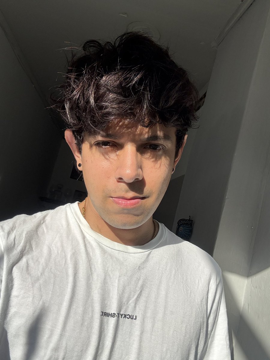dav__99's tweet photo. Serving face https://t.co/8WBApr2qsq