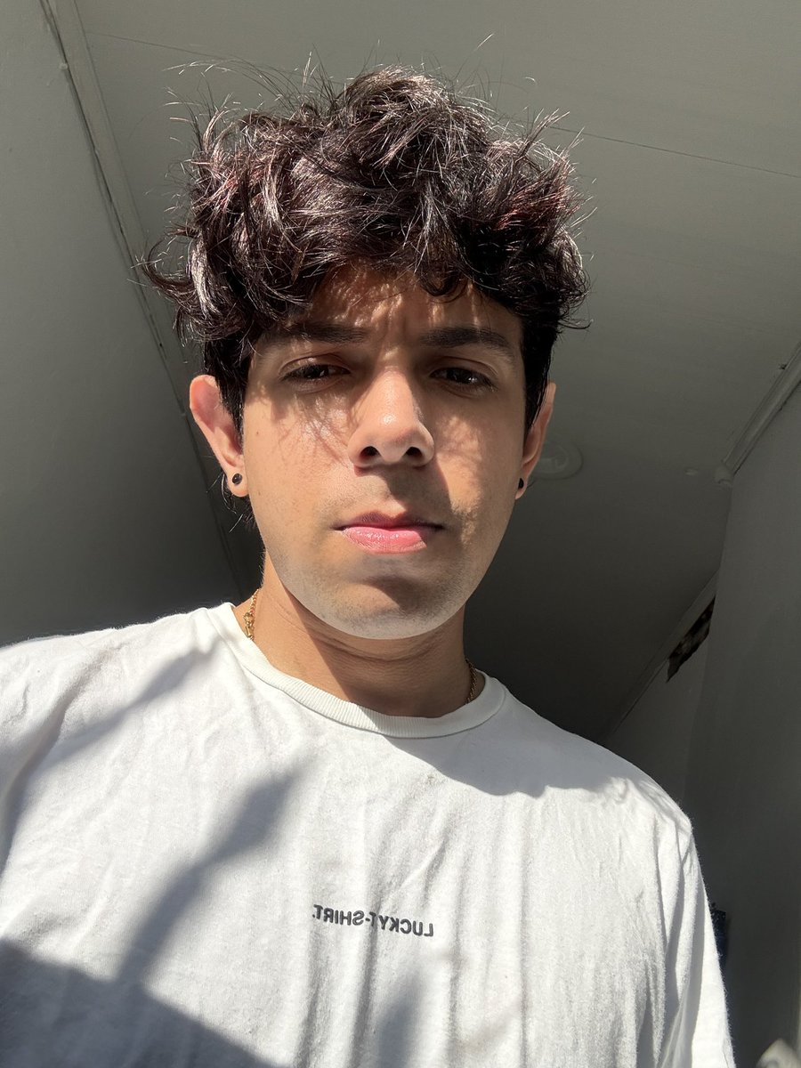 dav__99's tweet photo. Serving face https://t.co/8WBApr2qsq