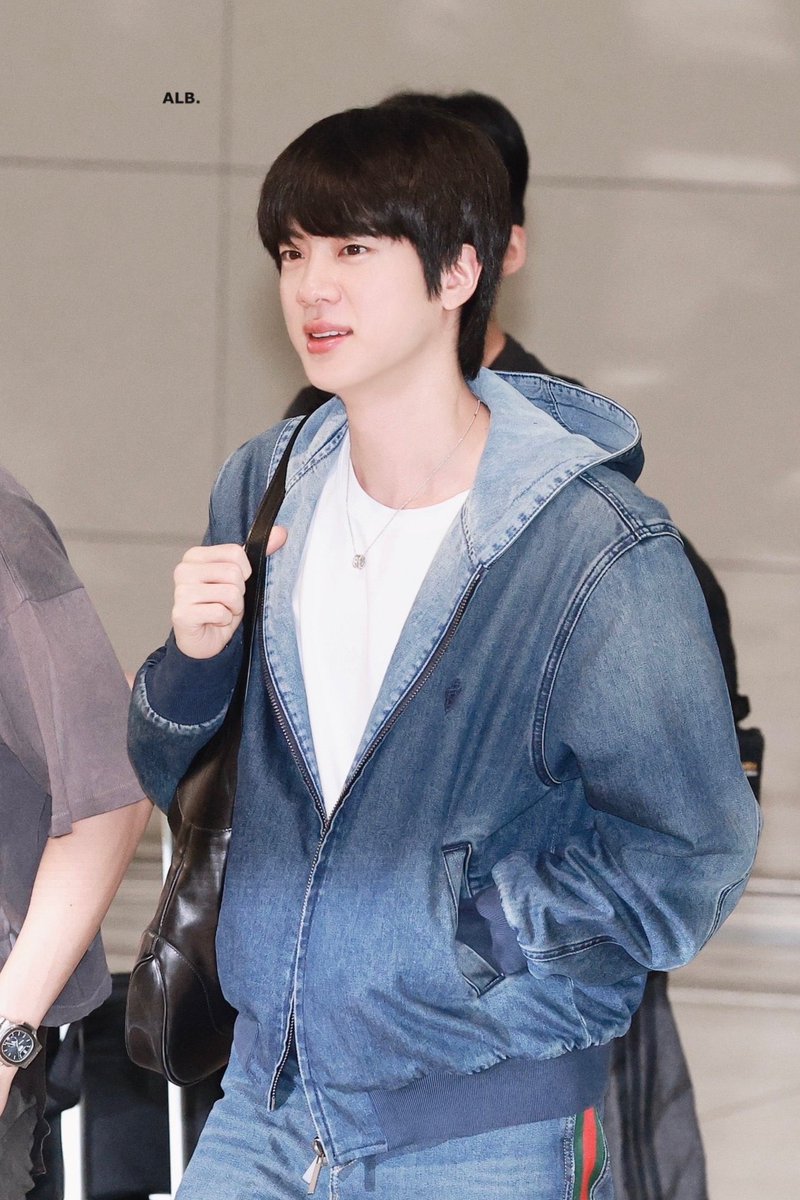 babieseokjins's tweet photo. bro is younger than ever

#JIN #BTSJIN #진 #방탄소년단진 https://t.co/vTrsWVcYrg