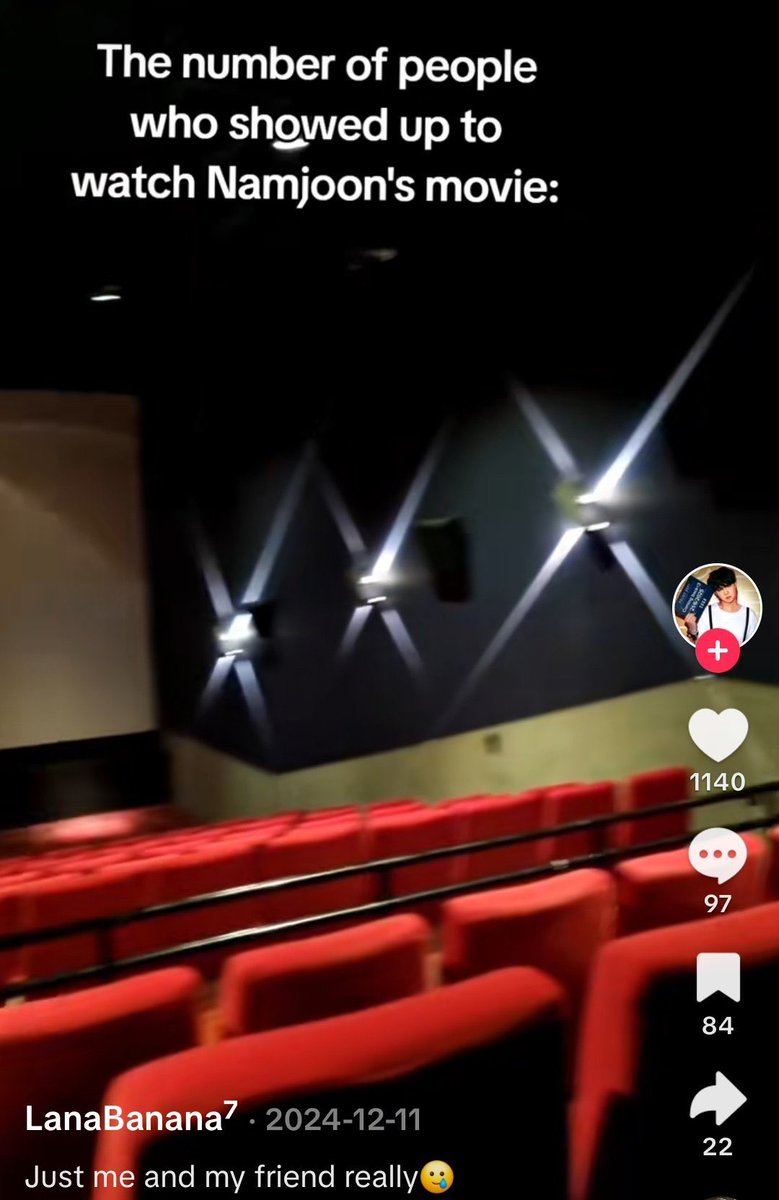 Sjin_MyMoon's tweet photo. “Clown shows” vs “documentary”

Sold out stadium vs empty cinema 

🤣😭😬🥸🤭 https://t.co/d2aXH3ccwD