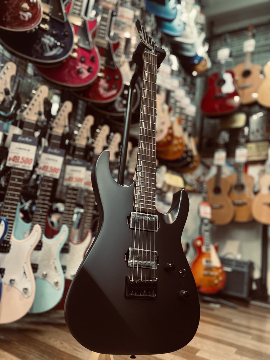 hiroshimaBB's tweet photo. おはようございます☀
#BIGBOSS広島 OPENしました❗️
今日は朝から入荷しました❗️
G-M-II-FX❗️
マットなブラックがかっこいいぜ❗️
詳細は後ほど❗️
#ギター
#grassroots
#mll https://t.co/E2PXI4QAFs