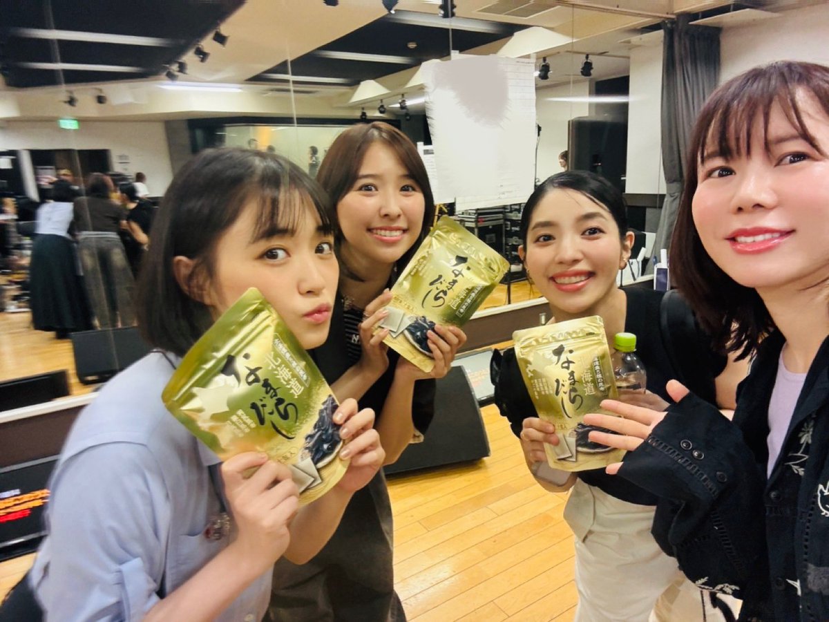 hanzakiyoshiko's tweet photo. 本日は「TACHI FES 2026」
武部聡志さん音楽監督のもと、スペシャルバンドの皆さまと、会場のお客さまと、立川で響き合えるのを楽しみにしています。
ご一緒させていただく、大原櫻子さん、城南海さん、玉井詩織さんとの貴重なセッションも♪
暑さでしおれてしまいそうな心にも、一服の清涼剤のような瑞々しい歌声が重なり、心潤う時間。本番が益々楽しみです！
観覧無料の解放感溢れるフェスをぜひ。
会場にて心よりお待ちしています。
7月31日（金）TACHI FES 2026 ～音楽を好きになる街へ～
📍TACHIKAWA STAGE GARDEN　
Pf.武部聡志
Gt.植田浩二
Perc.福長雅夫
Bs.浜崎賢太
#TACHIFES
#なまらだし
#半崎美子
https://t.co/Gv1OMYhF7l 表示を縮小