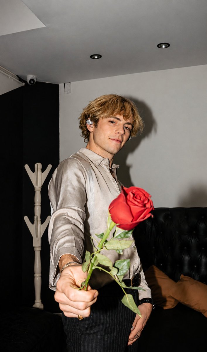 banana20229's tweet photo. Where The Wild Roses Grow https://t.co/te9hYl5vvu