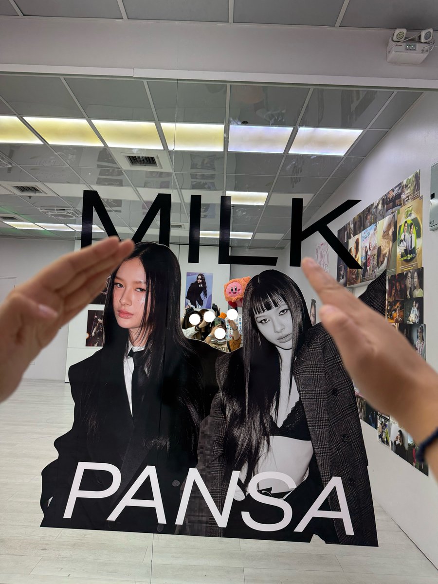 kiu_628ML's tweet photo. It takes almost 2 minutes if you want to film the whole Pansa Lobby and I am so happy to spot my photos there too🥹

Happy for this 48 hour trip to BKK cuz I can’t be there for SG🥹very proud to see so much love sent to Pansa 💚

OUR BRIGHTEST MILK PANSA #MilkPansa30thBloom https://t.co/TumlLAK0Vt