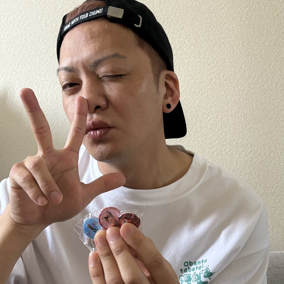 shintasu39's tweet photo. いよいよ明日🙌
当日来れない方もツイキャスで有料配信ありますので一緒に盛り上がりましょう👊🔥
配信詳細はコメント欄↓

追記
シンタス缶バッジを新しく4種作りました🫶
会場で声かけていただいた方には【無料缶バッジくじ】やりますので、気軽に声かけてくださーい🥰
当たりの方は4種プレゼント✨ https://t.co/jN00phZdeD