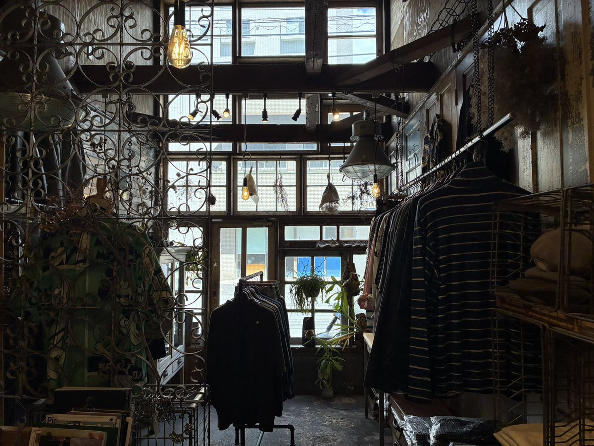 LIFEGOESON0001's tweet photo. OPEN.
11:00〜19:00

店舗の営業日も残り約半月程となりました。
本日も皆様のご来店心よりお待ちしております。

Instagram
https://t.co/HvaDdaNt9L

#鹿児島
#mado
#鹿児島セレクトショップ
#PorterClassic
#INTERIM
#THEDAY
#KANEMASAPHIL https://t.co/KPG31NqAoa