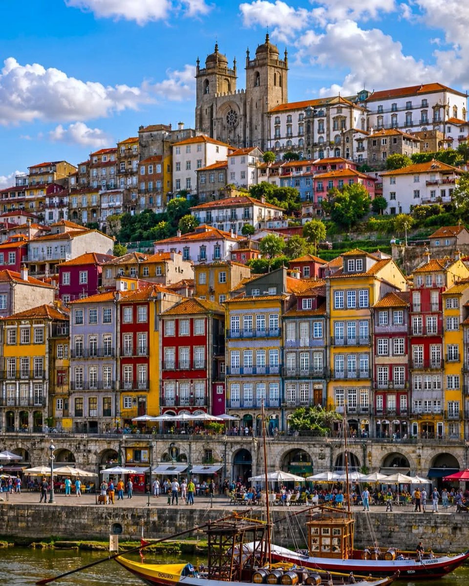 Natute123's tweet photo. Ribeira district in Porto, Portugal 🇵🇹 https://t.co/sLoIzSP3pG