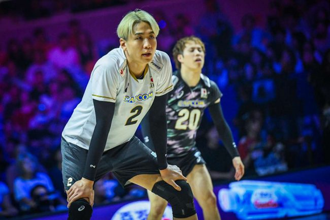 livedoornews's tweet photo. 【あす準決勝】男子バレー、中国戦で途中交代した小野寺太志がリザーブに
https://t.co/w0atwfeX37

8月1日の準決勝・米国戦では山内晶大が名を連ねている。中国戦では、コートに立った小野寺がふらつき、倒れこんでしまう場面の動画もSNS上に拡散され、心配の声が上がっていた。 https://t.co/bpyLcNeDP1