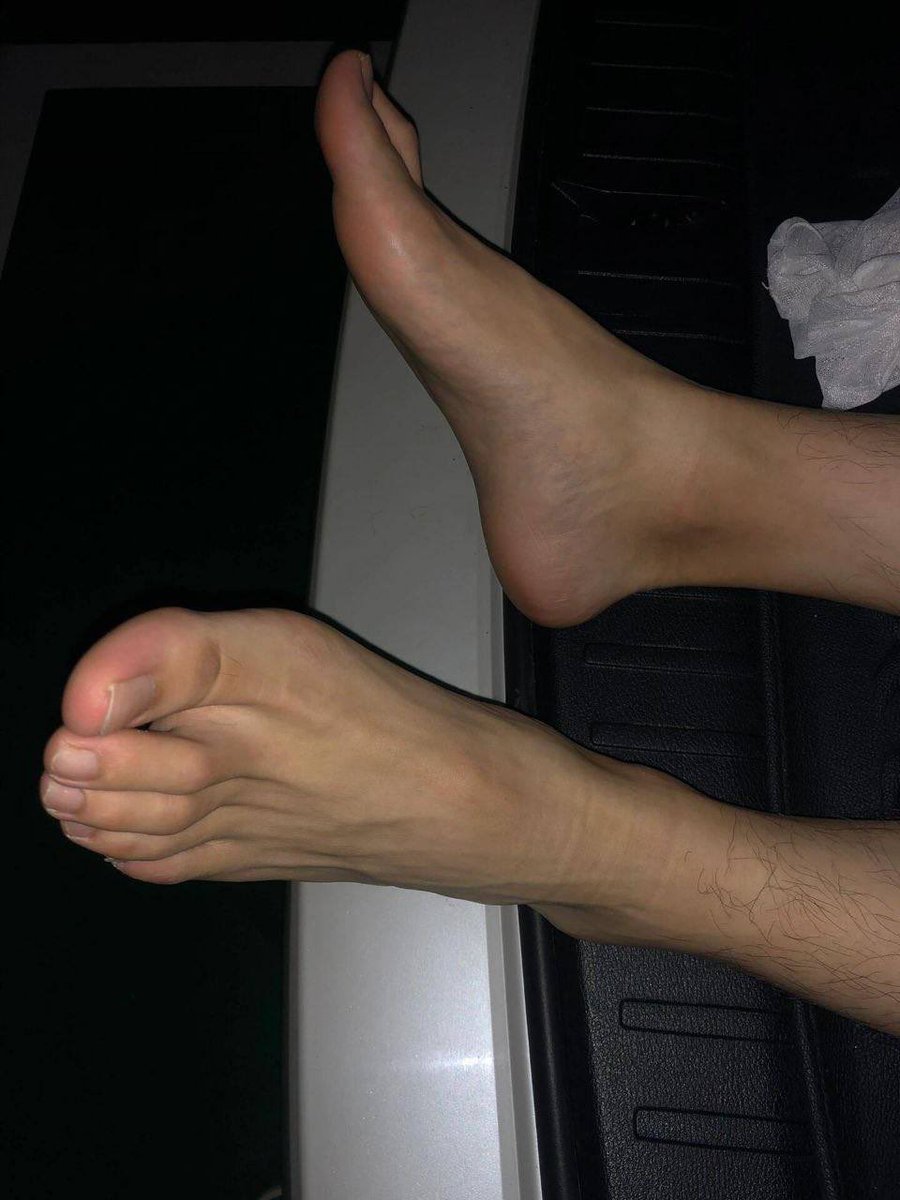 SlaouiAlamine's tweet photo. 趁直男兄弟睡着了偷偷下yao，费劲巴拉带到郊区，就因为有人想看脚，那就必须满足，玩脚、车震两不误，哥们一直被玩到醒都不清楚自己被带哪去了 #迷玩 https://t.co/doXwfrQ2ZS