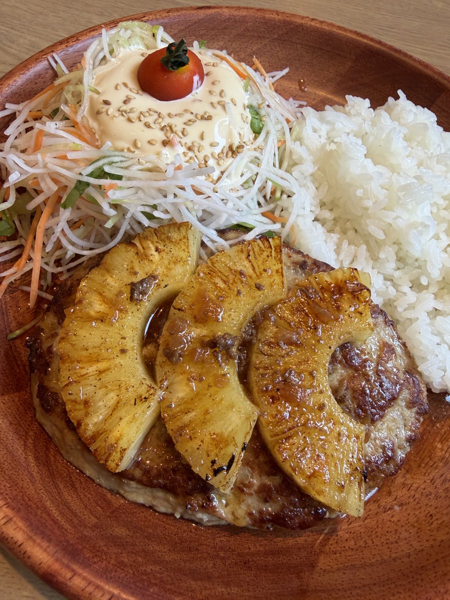 aveyaaaaa's tweet photo. 最近某界隈で話題になってたからパインバーグ🍍 https://t.co/lqghkBTLwj