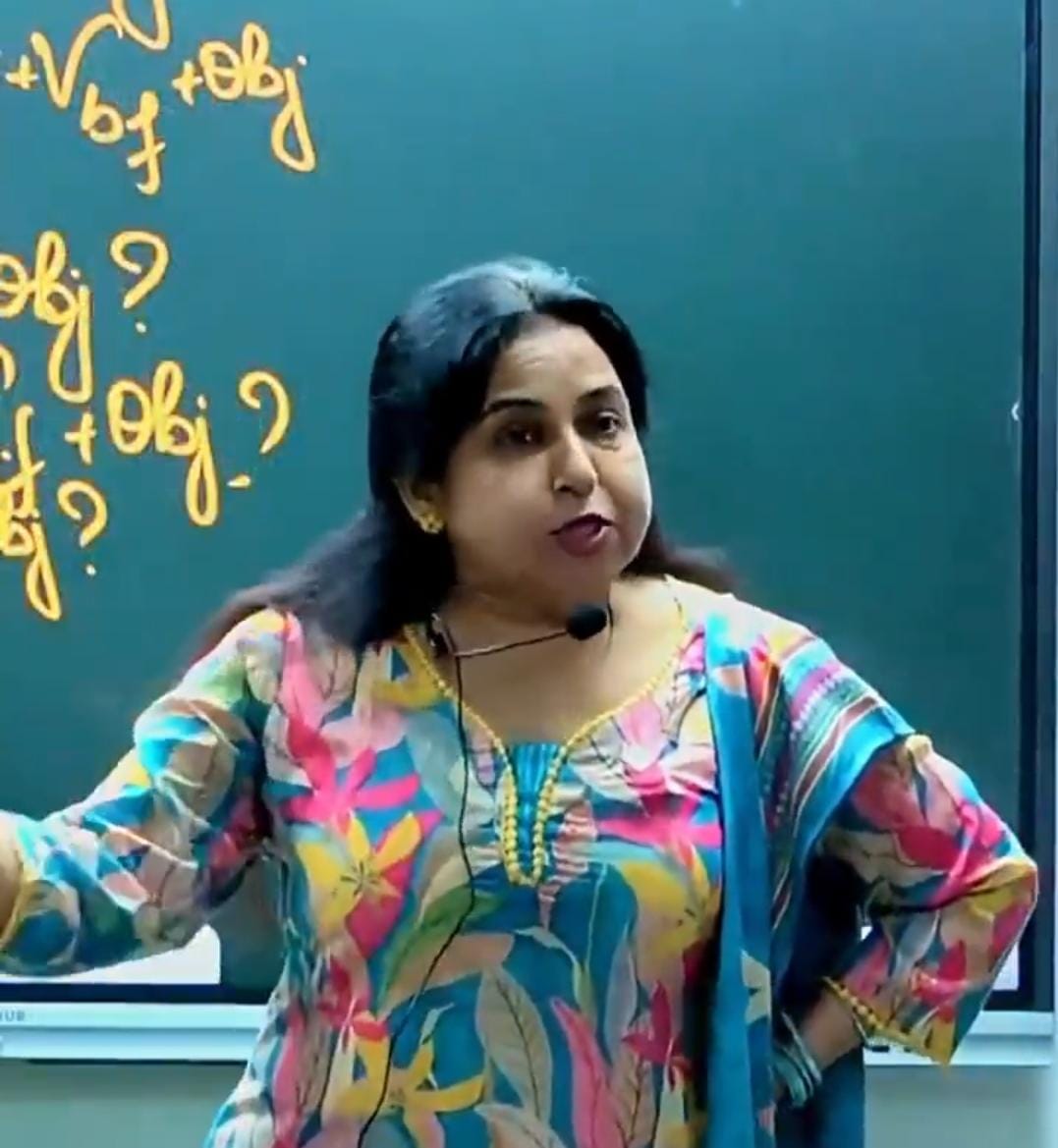 devj987848's tweet photo. नीतू मैम ने कंगना रनौत की तगड़ी क्लास लगाई है।
हाल ही में कंगना रनौत ने Gen-Z लड़कियों को लेकर अनर्गल टिप्पणी करते हुए उन्हें गटर जनरेशन कहा था साथ ही उनके चरित्र पर भी सवाल उठाया था।
अब नीतू मैम ने कंगना के लिए कहा है कि वह जब भी अपना मुंह खोलती है हमेशा गटर की ही बदबू आती ह https://t.co/HnibNNUUUU