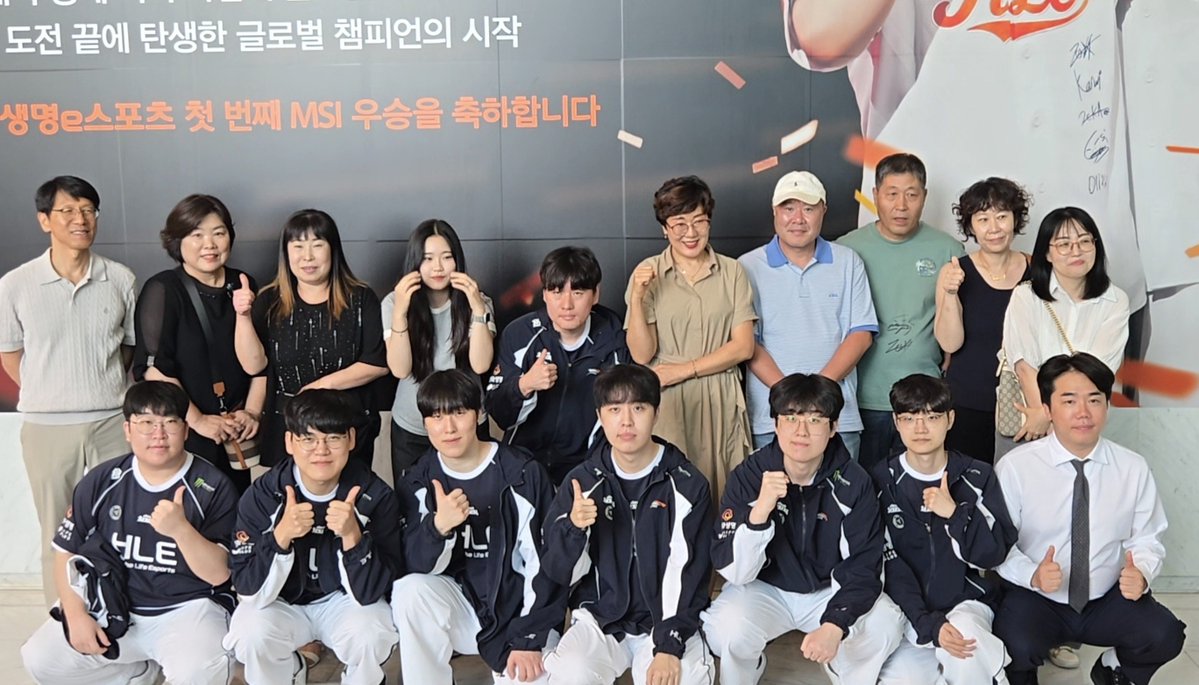 guminglee's tweet photo. ㅠㅠㅠㅜㅠ가족분들과 단체사진 https://t.co/QIYPxVvHAn