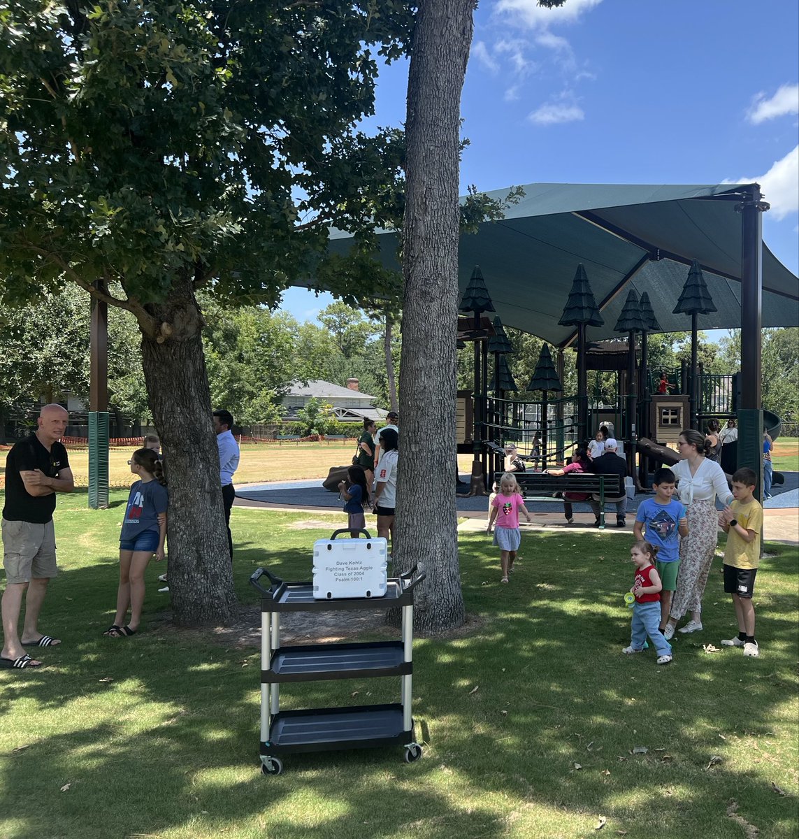 LearningbyHand's tweet photo. Nothing says summer like popsicles and smiles! We had a fantastic time welcoming students and families to Popsicles with Principals at Rummel Creek Elementary. Thank you to all who came out. We loved seeing our RCE community together and can’t wait for an amazing year ahead! 💙💛 https://t.co/pbANXxfsiA