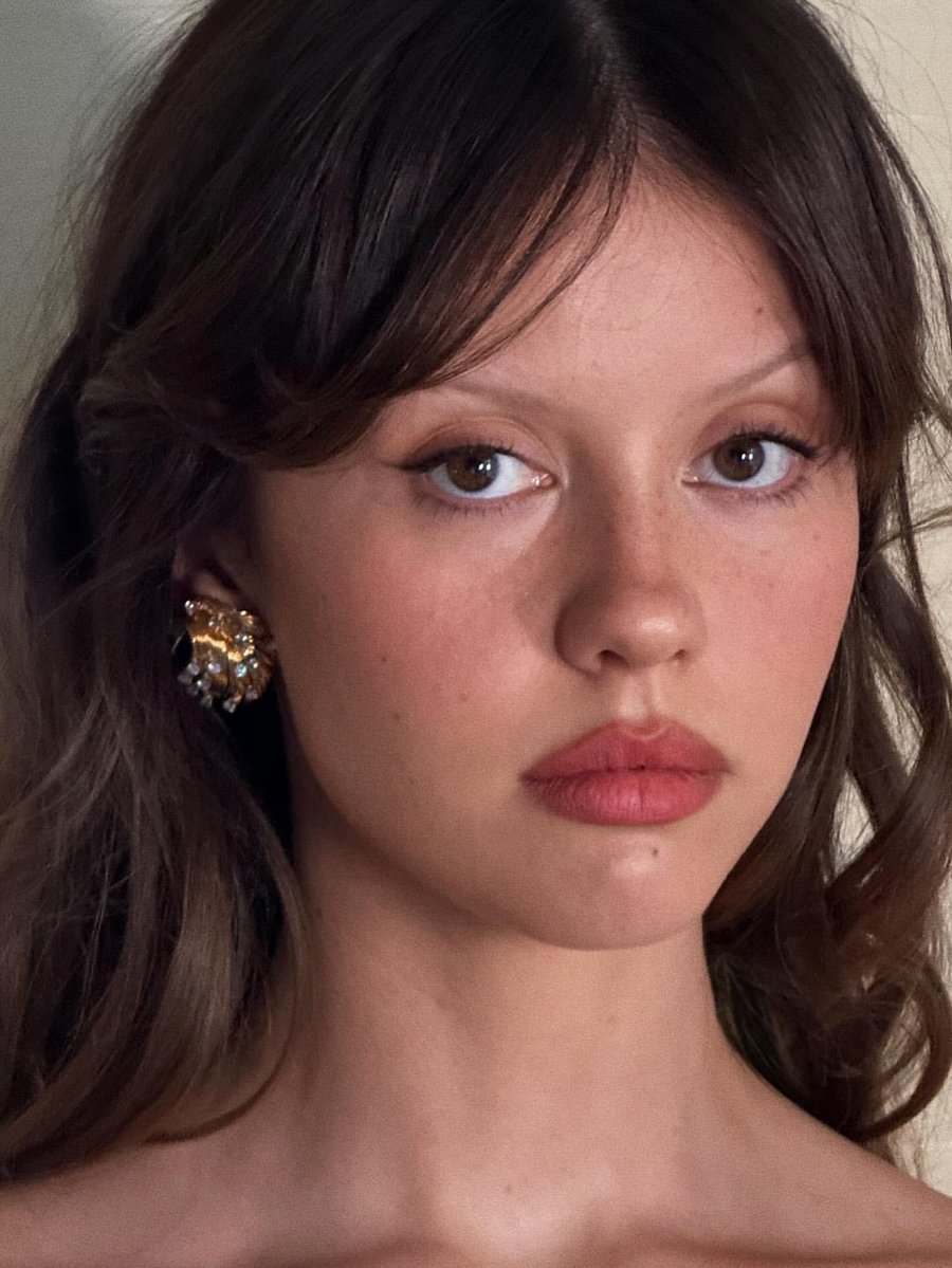 itsmyfeelingss_'s tweet photo. Mia Goth's face card never declines https://t.co/TkSJFfXzAu