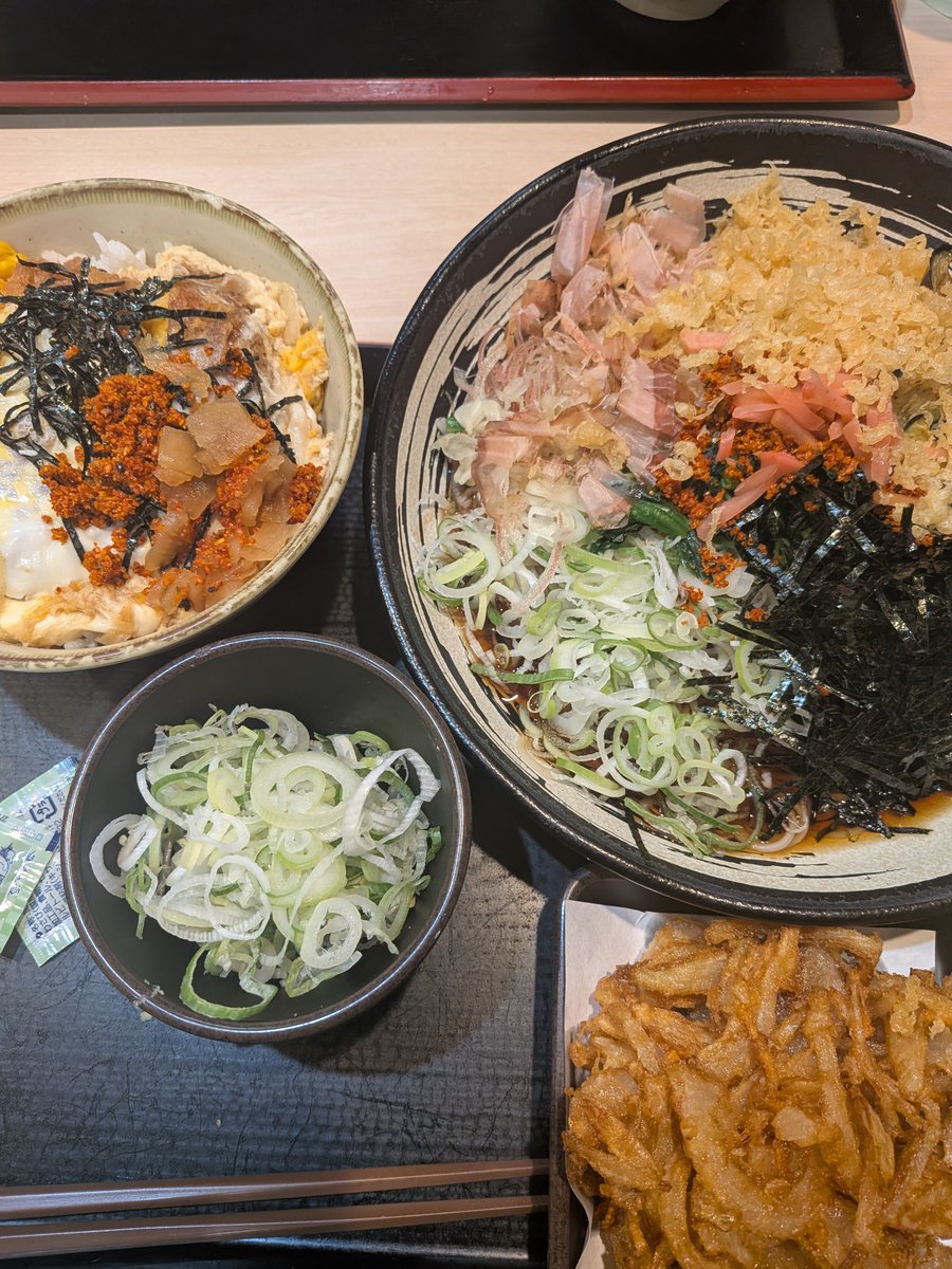ibkkasu's tweet photo. 昼の部

中華ソバ  煮干度a×12

ここ最近の土曜日と同じレベルくらいの密度です。好きな方にはたまらないかと。

にんにく端豚banda和え玉  10食ほどあります。
sp和え玉のボタンでm(_ _)m

本日もよろしくお願い致しますm(_ _)m https://t.co/0abEpfLOWT