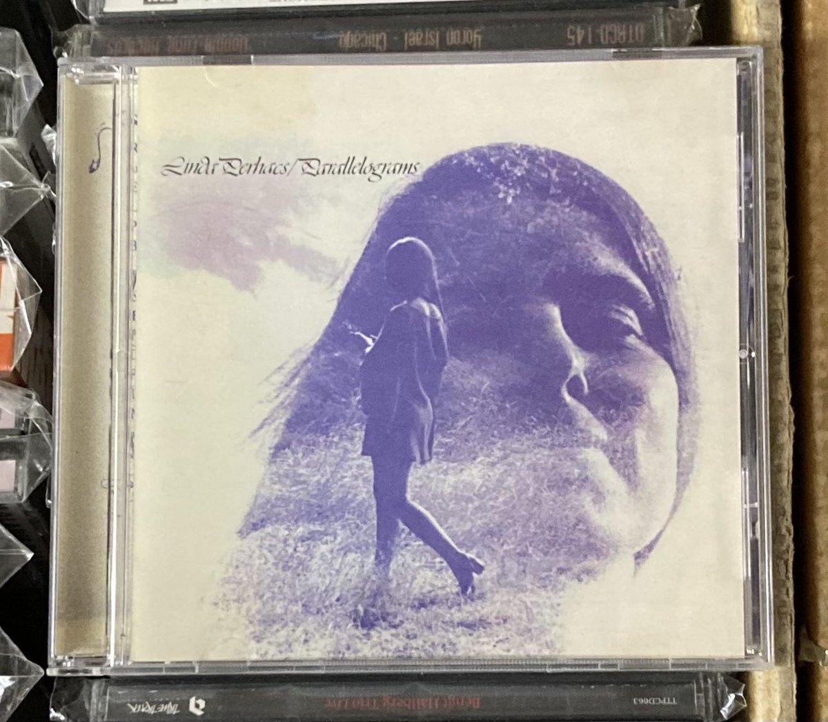 RECORD_ONE_CD's tweet photo. 【CD入荷】リンダ パーハクス／PARALLELOGRAMS／女性アシッドフォークシンガーの美しくて儚い1970年作品。

心が沈んでる時に聴くとグッときます↓↓

https://t.co/TN55wngZze

https://t.co/OMLPUys66V

. https://t.co/amTPs4ViBE