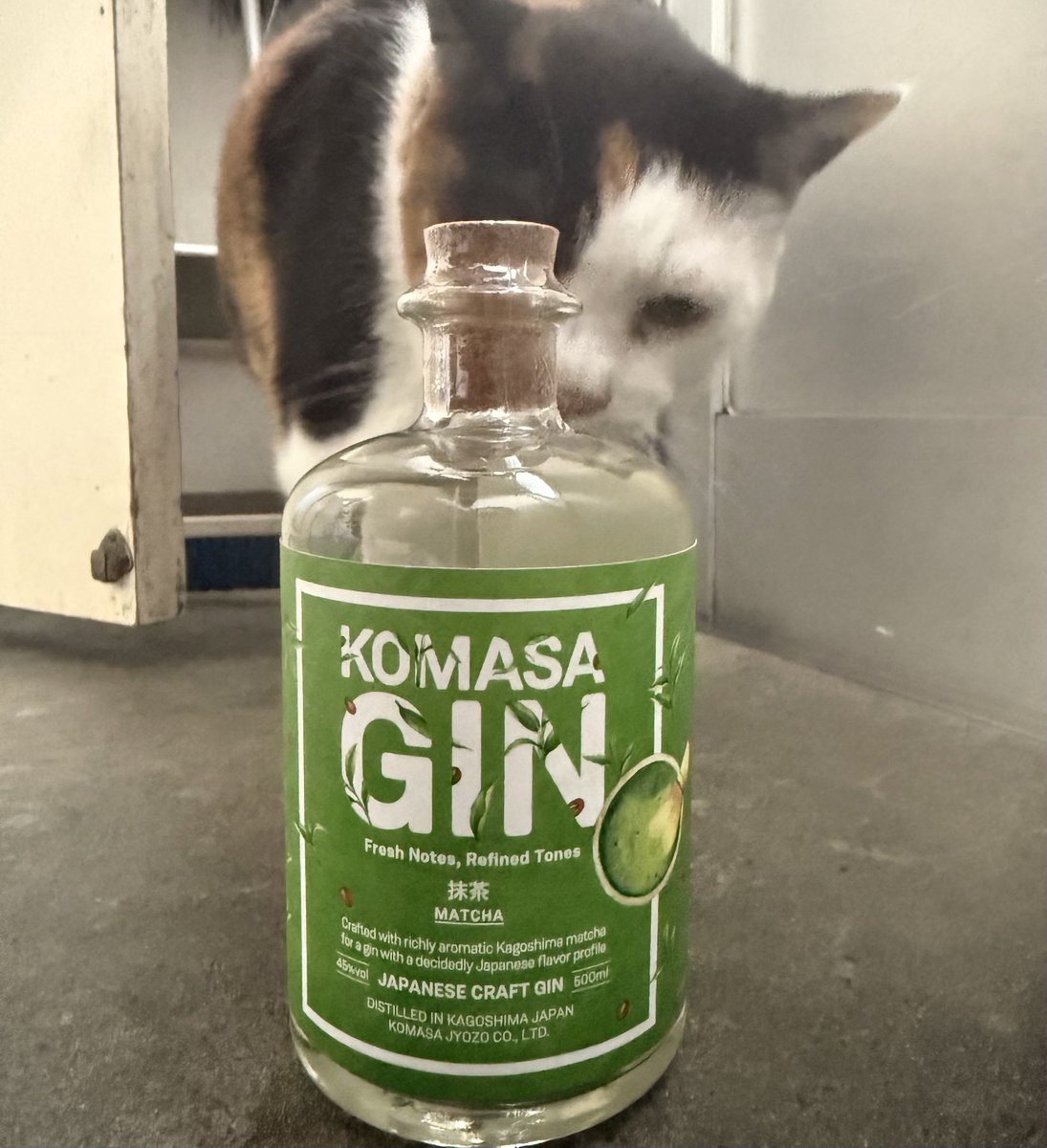 sakegets's tweet photo. レモンスプラッシュトニックウォーターやレモンを添えると、和の茶の香りと柑橘の清涼感が絶妙にマッチします。

じざけや片山今日の1本、コマサ クラフト抹茶ジン https://t.co/XlfG6IzB3L @YouTubeより https://t.co/N4fHPVeZn6
