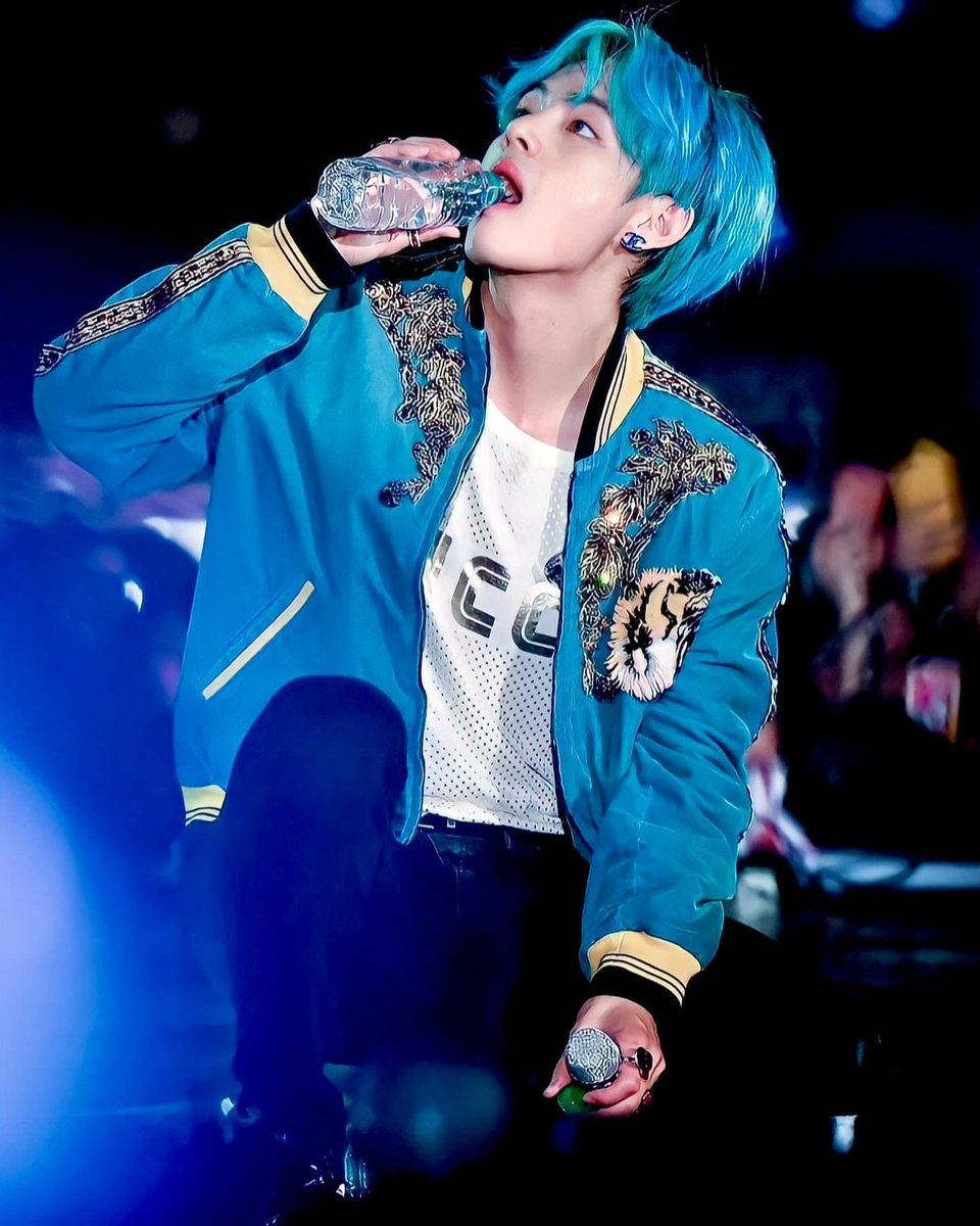 jehiyn's tweet photo. Good morning army 😘❤#jk #v #bts https://t.co/W2yvRA7P6B