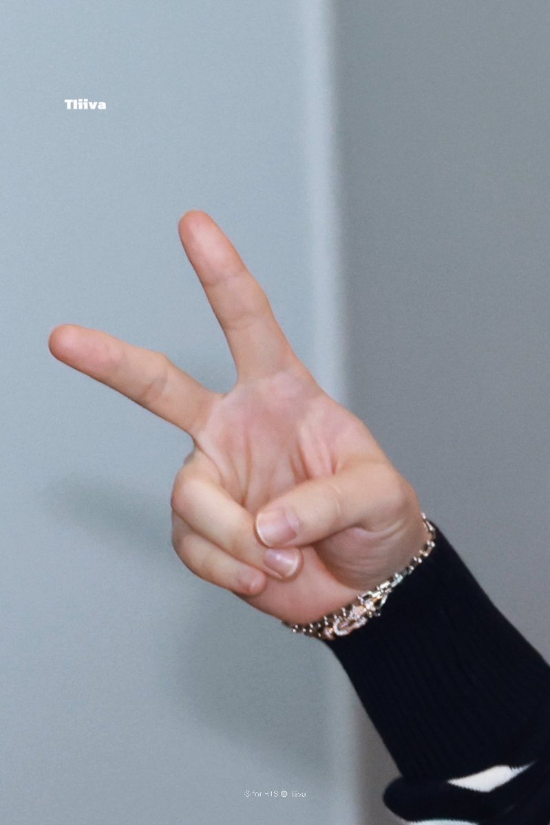 JIMIM_of_BTS's tweet photo. 指先ひとつで人を幸せにする✌️

#JIMIN https://t.co/UHYiJ4UQqk