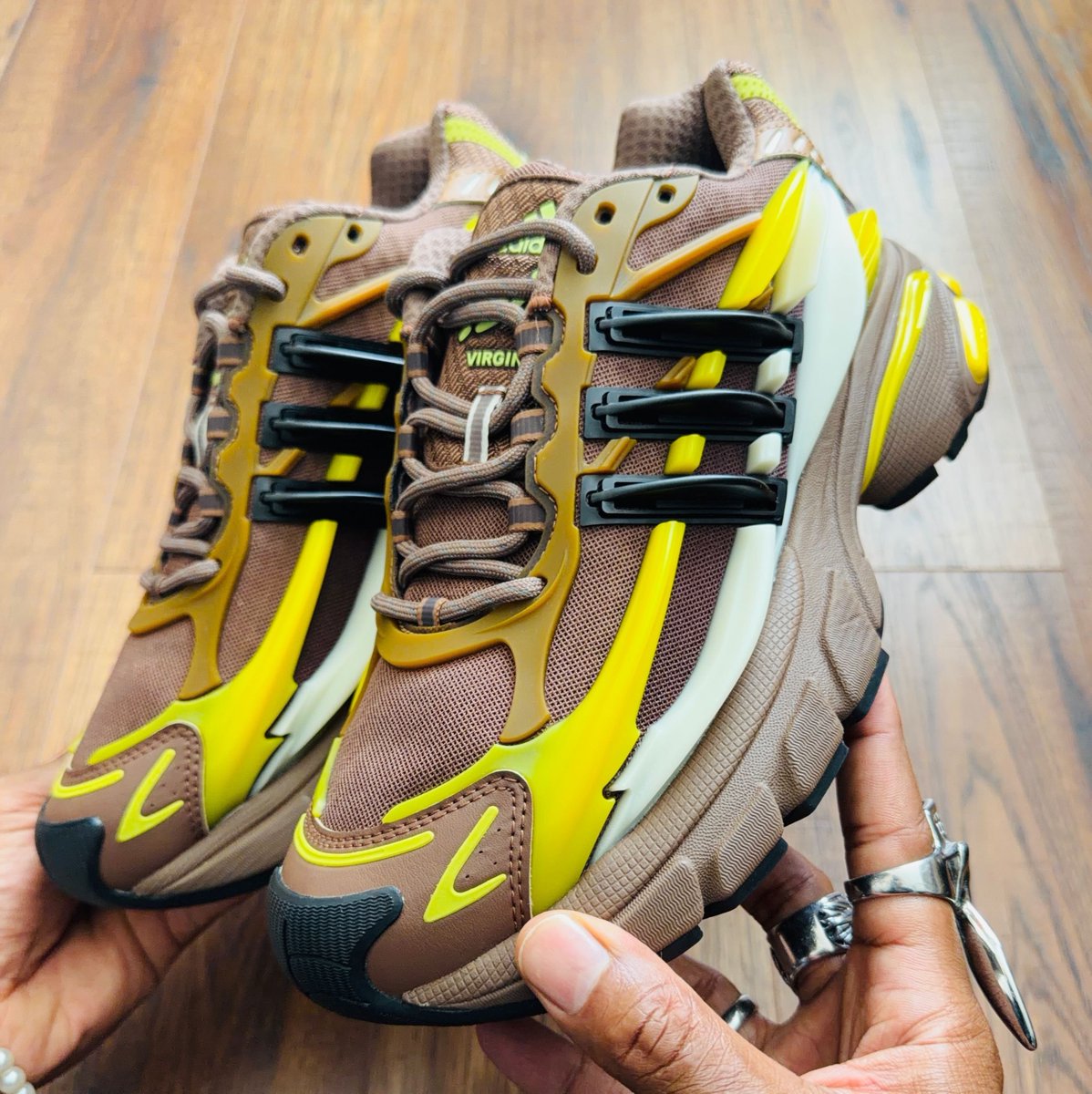 KicksFinder's tweet photo. IN HAND LOOK: Pharrell Williams x adidas Adistar Jellyfish "Auburn/Yellow" 🪼

🗓️ September 5th, 2026
📝 KK2889 (MENS)
💰 $300 USD 
📸 @kofromatatf
💵COP OR 🚮DROP? https://t.co/C5iWkqyxNi