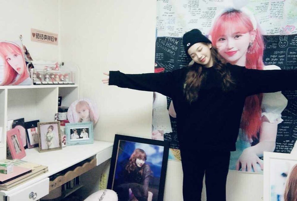 archivedkcw's tweet photo. happiest birthday kim chaewon! 🐯

it feels like a special privilege to be able to follow and grow up with you from the teenager in pd48 to the idol you blossomed to be 8 years later. thank you for constantly inspiring me with your endless hard work and confidence. 💚

TIME TO CELEBRATE CHAEWON
#TimeToChaelebrate
#여름의인트로_김채원