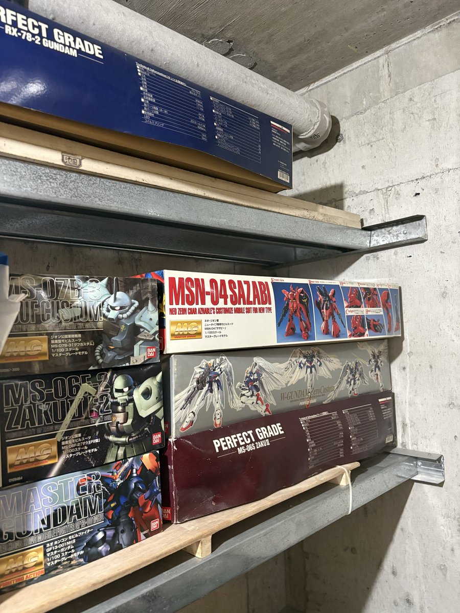 daifather's tweet photo. 今こそ物置の中の封印を解く！
その1

約20年前に組んだキット達
スーパーガンダムが3400円の値札付いてたり。
今じゃ買えない値段笑
中身は今度載せます

#ガンプラ
#ガンダム https://t.co/ZSFpsRmiOa