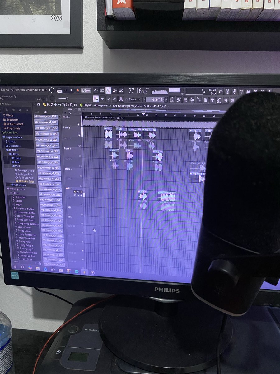 patrickadaga's tweet photo. gravando as vozes pra adaga pra vê se a gente aparece em algum “horrível” de tier list de um nerdola larpador https://t.co/2yuZcwWxFh