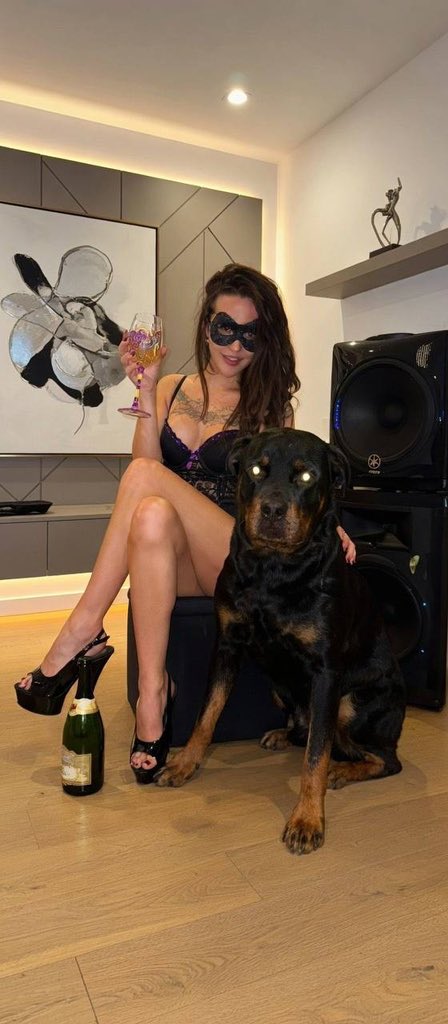Doggafella1l's tweet photo. This is the Purest form of love cause it is unconditional🥰
 🐶 https://t.co/mZufJ0Y20C 
🐾 https://t.co/mZufJ0Y20C 💕
🌹  Zoo is my world😍 Watch my exclusive contents by sending a message to my link.

#Zoogirl #Zooworld #Doglover #Love #k9 #Kissing #knotty https://t.co/N6BrYSr2Gj