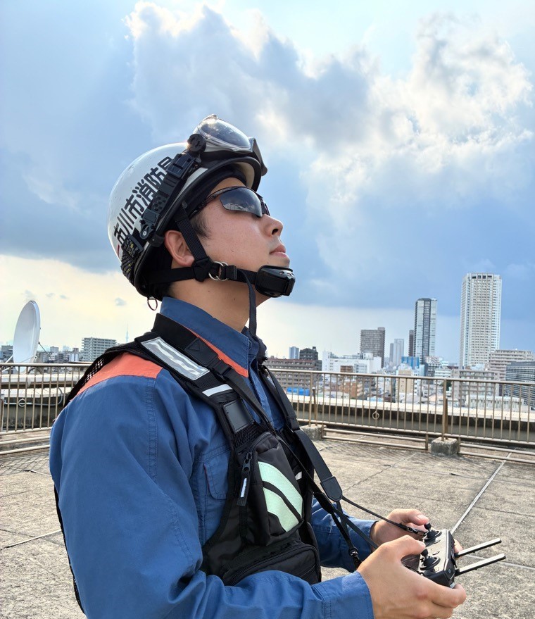 ichikawa_shobo's tweet photo. 🕶️サングラス着用にご理解をお願いします🕶️

車両の運転時🚒🚑️や災害現場での活動時🔥に、直射日光☀などで活動に支障が出ることがあります。
そのため、消防職員がサングラスを着用😎する場合があります。
皆さんのご理解をお願いいたします。 https://t.co/vedJV3R8ic