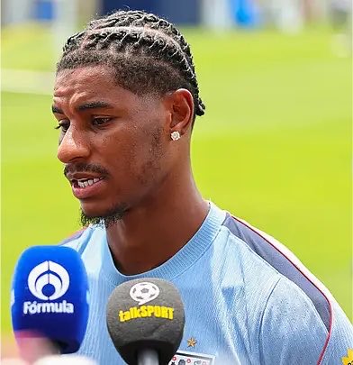 FullTime90X's tweet photo. 🚨𝗠𝗔𝗥𝗖𝗨𝗦 𝗥𝗔𝗦𝗛𝗙𝗢𝗥𝗗:

🗣️ “The biggest regret of my career will be that I didn’t get my permanent transfer to Barcelona.” 💔

🗣️ “Maybe one day I can join them as a free agent if they need me. I’ll always be available.” 🙏🔵🔴

🗣️ “Barcelona is the place that felt more like home to me than anywhere in England.” 💙❤️

🗣️ “I’ll miss my boys at Barça and the football we played together.” 🥹🤝