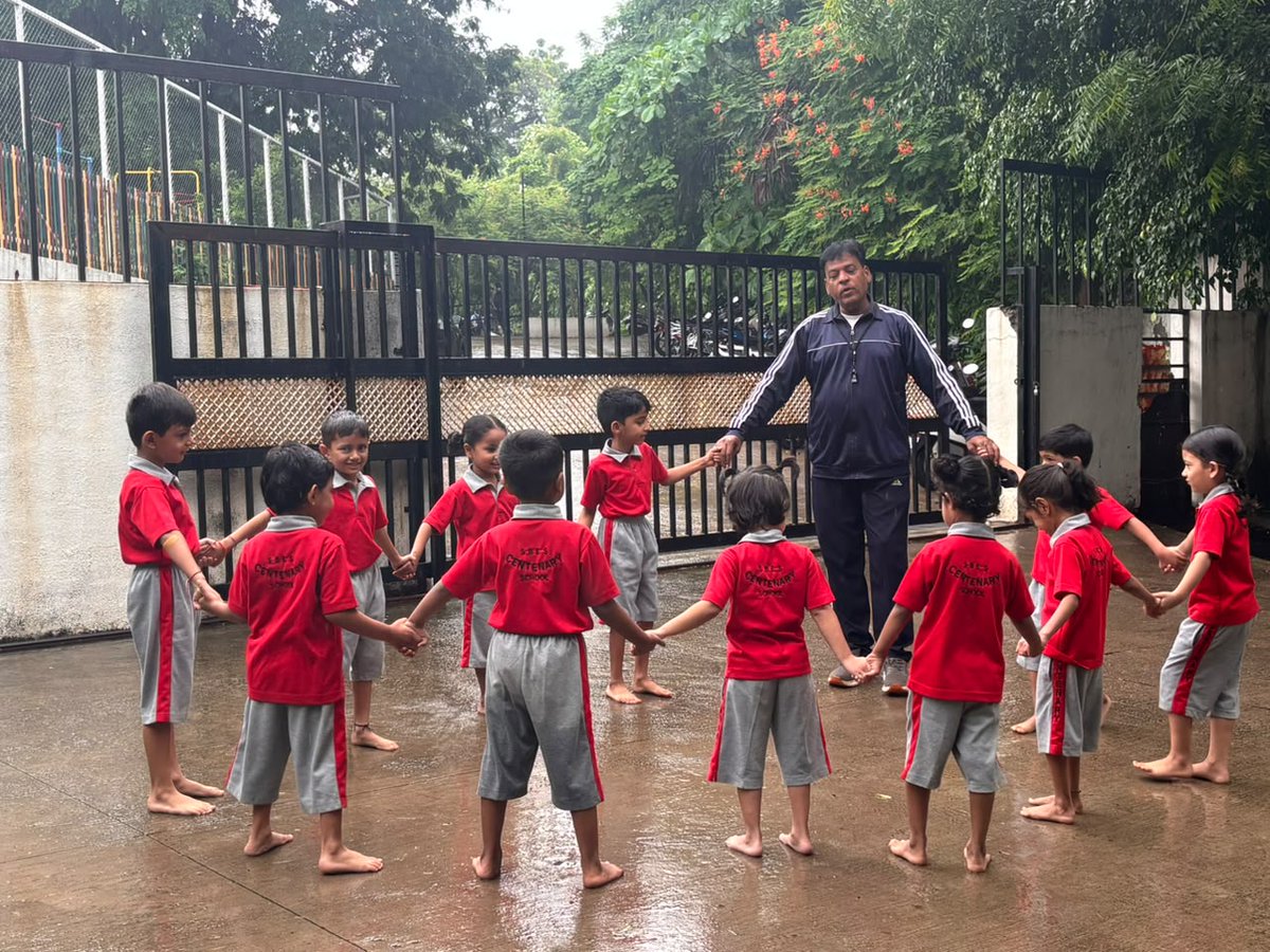 SBESCS_SCHOOL's tweet photo. ‘’Splashing into happiness! Our Sr. KG students had an amazing time during the Rain Dance Activity, filling the day with laughter, joy, and unforgettable memories. 📷📷📷" https://t.co/3PpMUZv5BJ