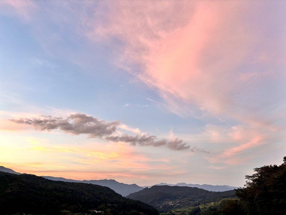 koboyukari's tweet photo. 昨日の、パステル調の夕空🌿 https://t.co/wvJqsiGmrB