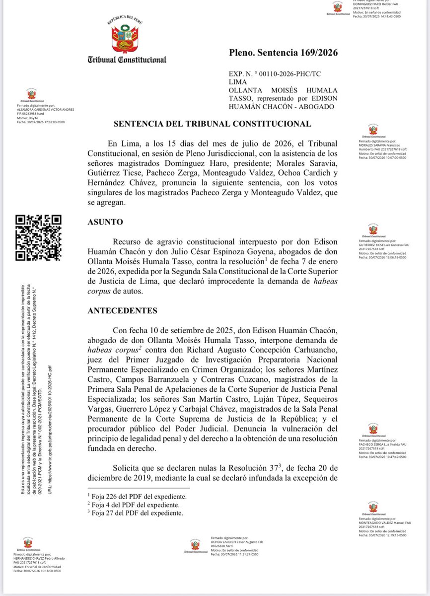 cespinoza2011's tweet photo. #OllantaHumala        #HabeasCorpusFundado
#TribunalConstitucional

🚨URGENTE

1️⃣Dándonos la razón, se declara FUNDADA la demanda de Habeas Corpus que sustentamos ante el Pleno del Tribunal Constitucional el pasado 09 de junio.

2️⃣Como consecuencia de esta decisión, DEBERA ANULARSE LA CONDENA impuesta hace un año, pues, se ha ratificado que los aportes a campañas electorales NO CONSTITUYEN LAVADO DE ACTIVOS.

3️⃣La Sala Penal que actualmente conoce el caso, deberá disponer el sobreseimiento definitivo del proceso y la LIBERTAD del ex Pdte. Ollanta Humala.

Aquí texto íntegro de la sentencia 👇👇

https://t.co/8bEd0WIvJq