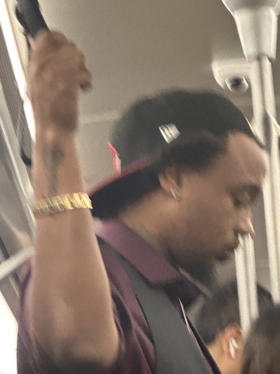 nfcheng's tweet photo. @SFBARTalert @SFBART got harassed for telling folks to turn off their music on BART https://t.co/YpBQGBR7Op