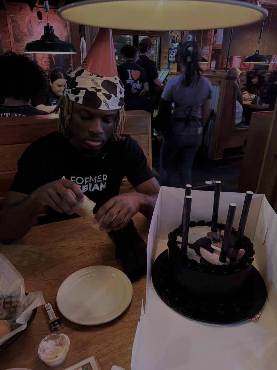 bigbootyblaze00's tweet photo. happy 5day Lone🎈🎂 https://t.co/L0VvfEQWa6