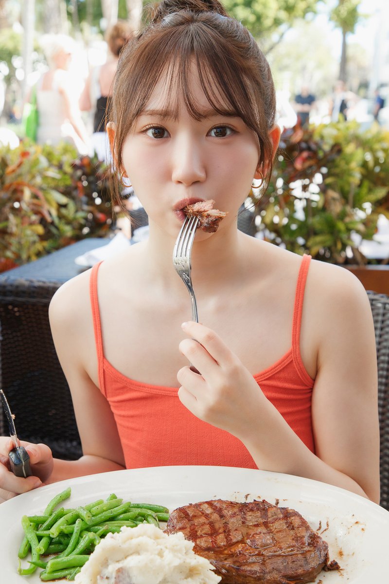 oricon's tweet photo. 日向坂46藤嶌果歩、黒ランジェリー姿
ベッドに寝転ぶ初解禁ショット🖤
https://t.co/B7jdbAGvRK
⠀
📸全40枚
ほかポストカードデザインなど公開
https://t.co/uJtssEivW9
⠀
#藤嶌果歩1st写真集 https://t.co/pQtYLnzMFe